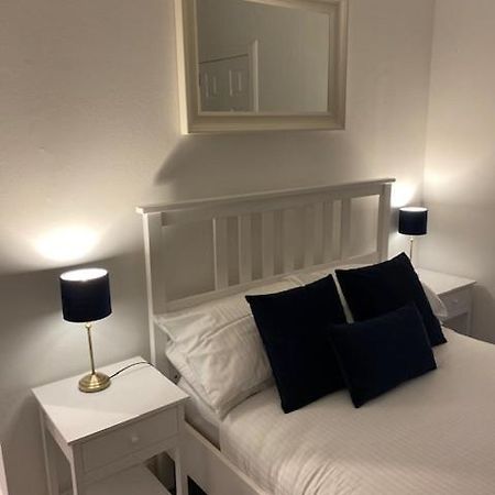 Glenfinnan - Two Bedroom Apartment Dunfermline Esterno foto