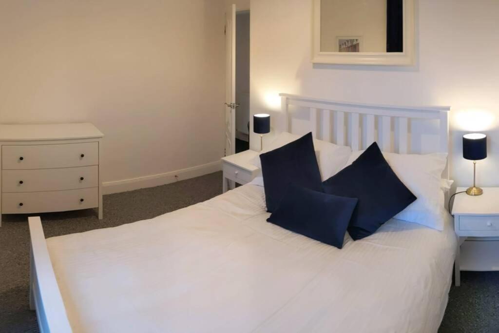 Glenfinnan - Two Bedroom Apartment Dunfermline Esterno foto