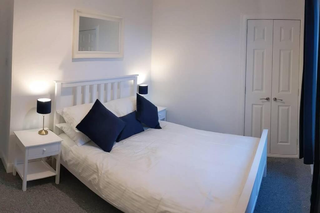 Glenfinnan - Two Bedroom Apartment Dunfermline Esterno foto