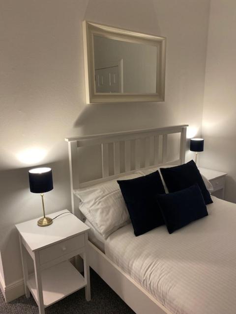 Glenfinnan - Two Bedroom Apartment Dunfermline Esterno foto