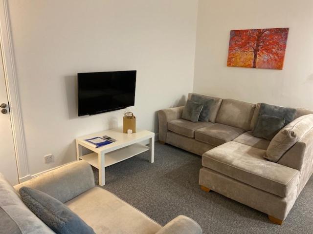 Glenfinnan - Two Bedroom Apartment Dunfermline Esterno foto