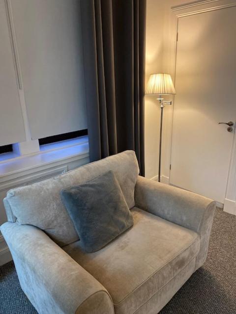 Glenfinnan - Two Bedroom Apartment Dunfermline Esterno foto